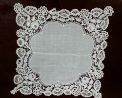 An example of Honiton lace edging from the collection of Henrietta Cartwright 